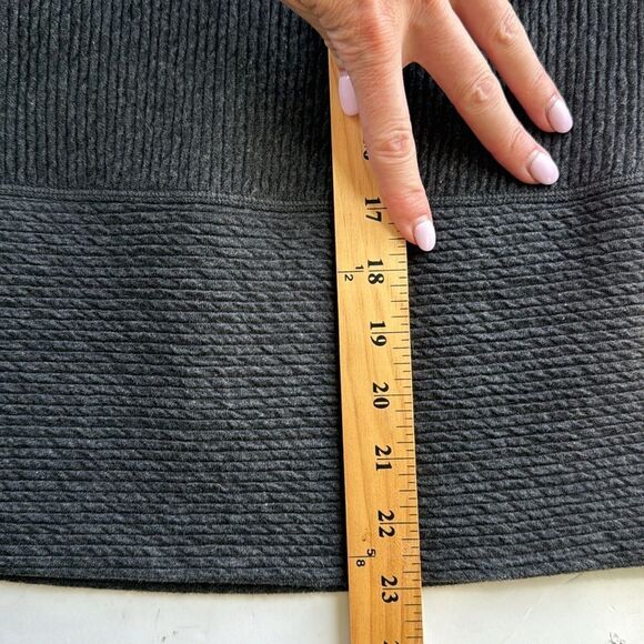 Lululemon Women’s Size Large Grey Retreat Yourself Textured Pullover Sweatshirt - Picture 14 of 15